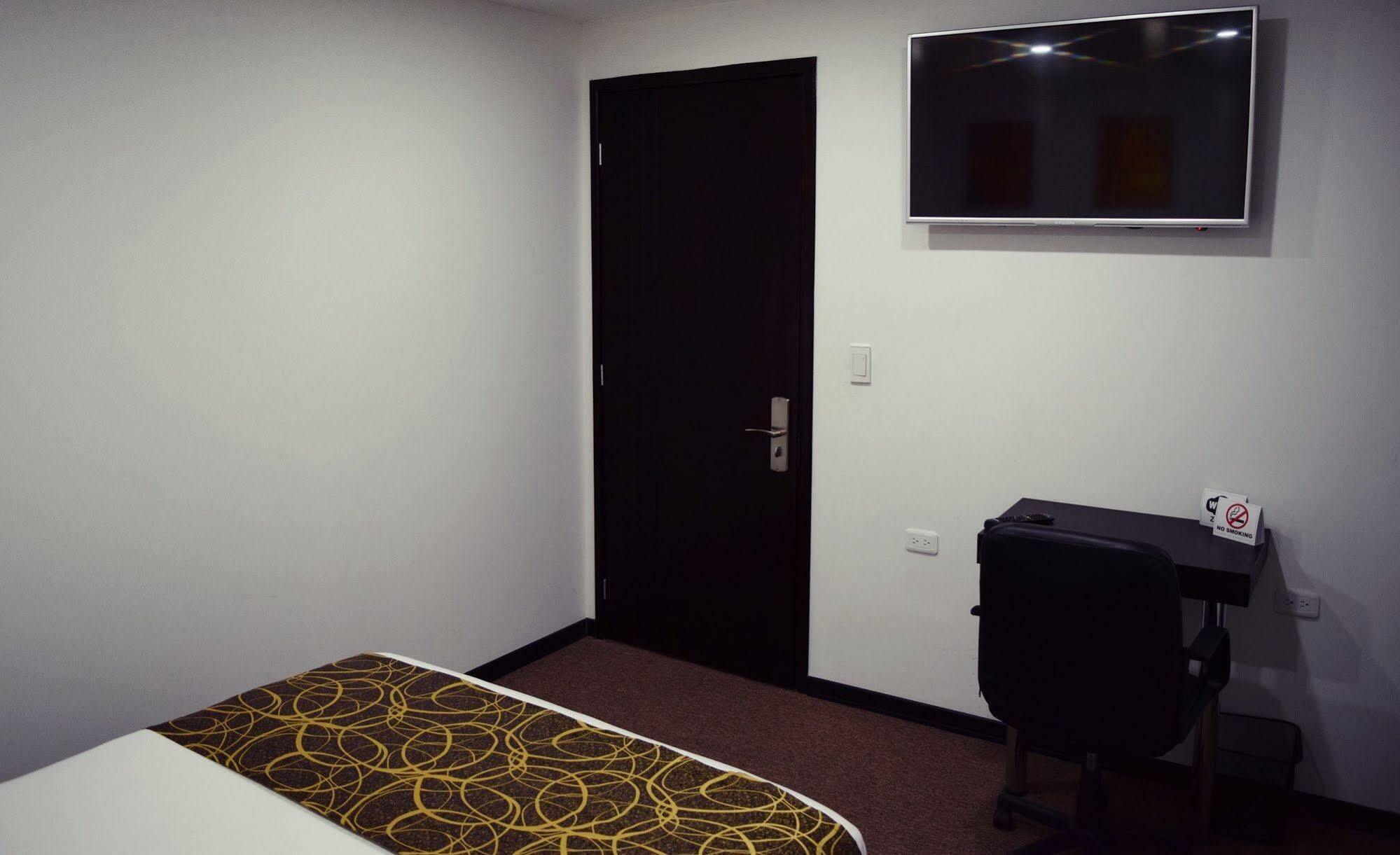 Ayenda 1063 Golden Hotel Bogota Ngoại thất bức ảnh