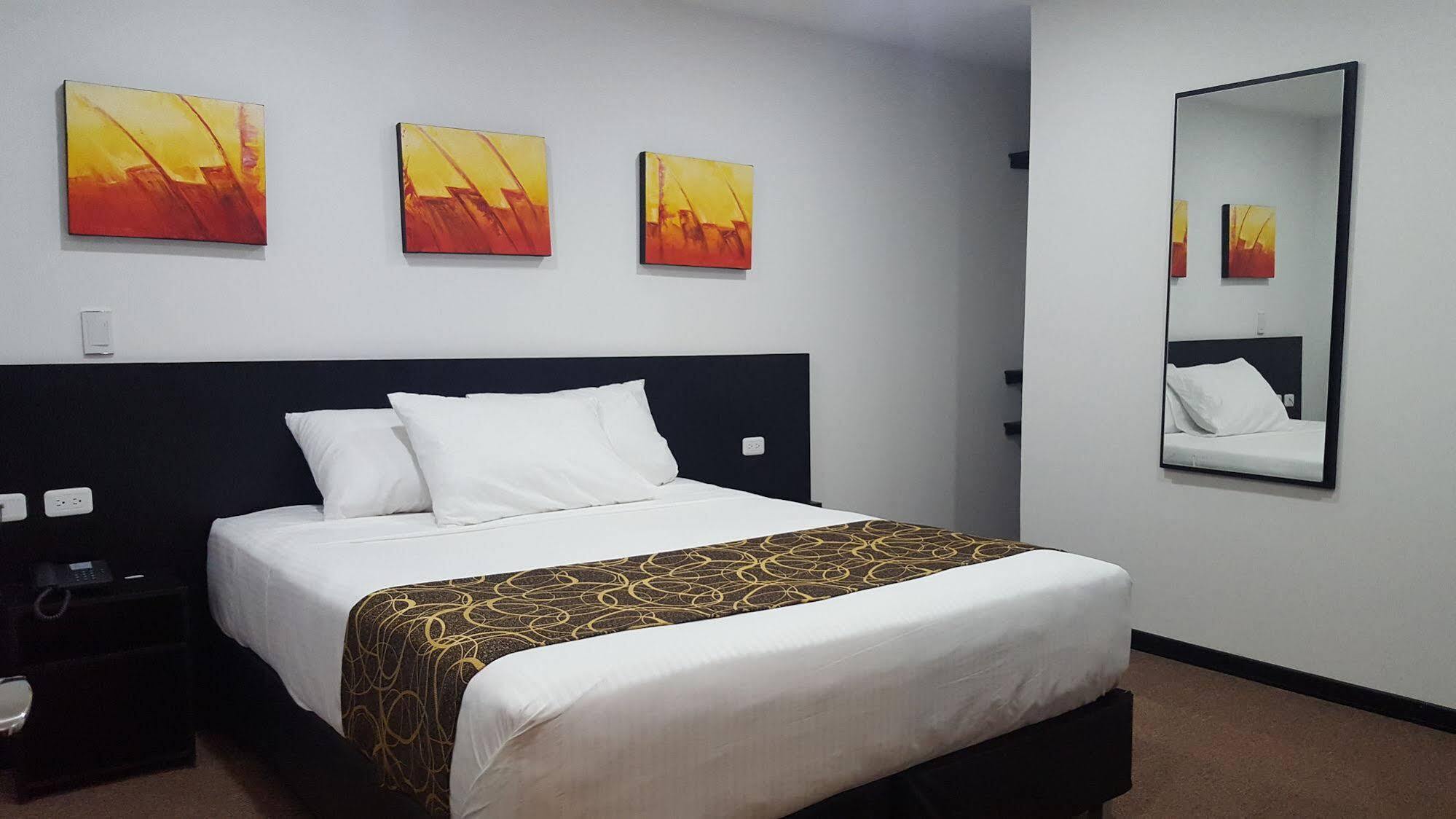 Ayenda 1063 Golden Hotel Bogota Ngoại thất bức ảnh
